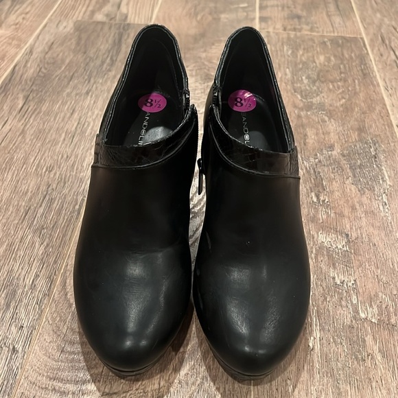 Bandolino Woman’s Black Covered Toe Heels Size 8.5 - Picture 2 of 6